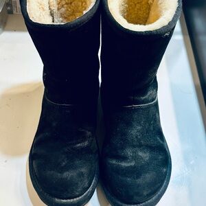 UGG Black Winter Boots Women’s US  Size 8 Black Suede Sherpa Lined Side Zip